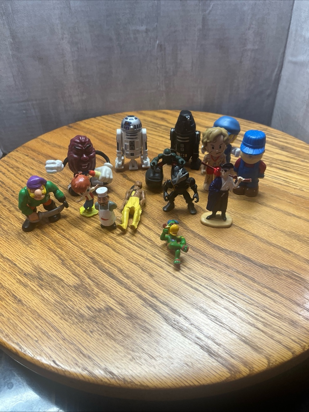 Random Figure Lot consists of a mix of action figures